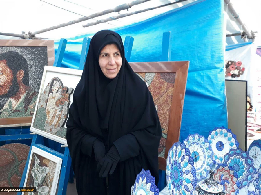 برپایی غرفه دستاوردهای دانشجویان آموزشکده فنی و حرفه ای دختران نجف آباد در نمایشگاه اقتصاد مقاومتی به مناسبت هفته بسیج درشهرستان نجف آباد 2