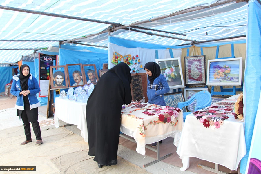 برپایی غرفه دستاوردهای دانشجویان آموزشکده فنی و حرفه ای دختران نجف آباد در نمایشگاه اقتصاد مقاومتی به مناسبت هفته بسیج درشهرستان نجف آباد 9