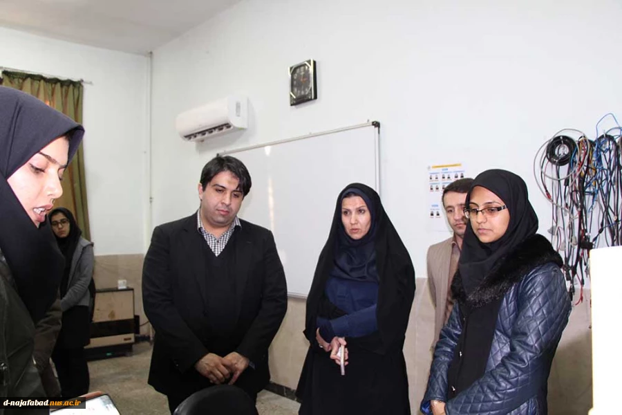 بازدید مدیرکل امور پژوهشی دانشگاه فنی وحرفه ای جناب آقای دکتر رجایی ازمرکز کارآفرینی وخلاقیت ونوآوری ودستاوردهای دانشجویان آموزشکده فنی وحرفه ای دختران نجف آباد 10