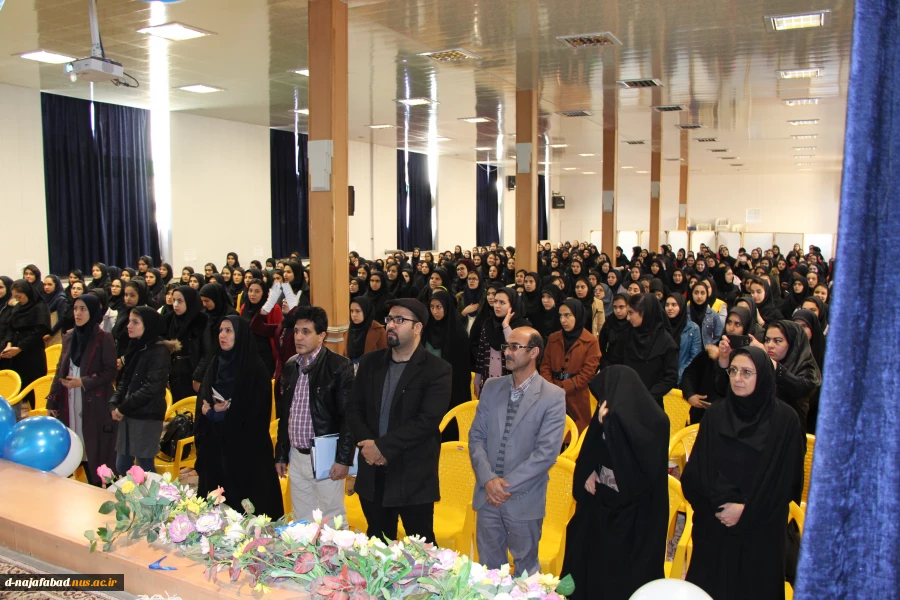 برگزاری مراسم بزرگداشت روز دانشجو همزمان با هفته پژوهش درآموزشکده فنی وحرفه ای دختران نجف آباد 3