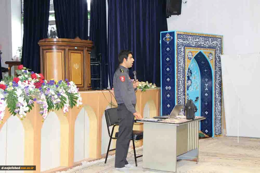 گزارش تصویری کارگاه آموزشی پیشگیری از عواقب ناگوار زلزله باحضور کارشناس آتشنشانی جناب آقای بیگی درسالن اجتماعات دانشکده دختران نجف آباد 5