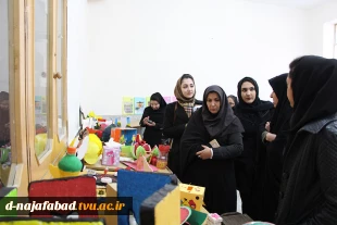 احضور ریاست ،همکاران ودانشجویان رشته مربی کودک آموزشکده دختران نجف آباد باحرکت نمادین یادوخاطره شهدای کشتی سانچی راگرامی داشتند 6