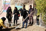 کاشت نهال درروز درختکاری با حضور ریاست و،معاونین ودانشجویان باشعار هردانشجو یک درخت 2