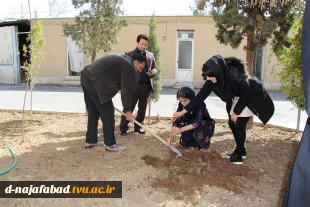 کاشت نهال درروز درختکاری با حضور ریاست و،معاونین ودانشجویان باشعار هردانشجو یک درخت 6