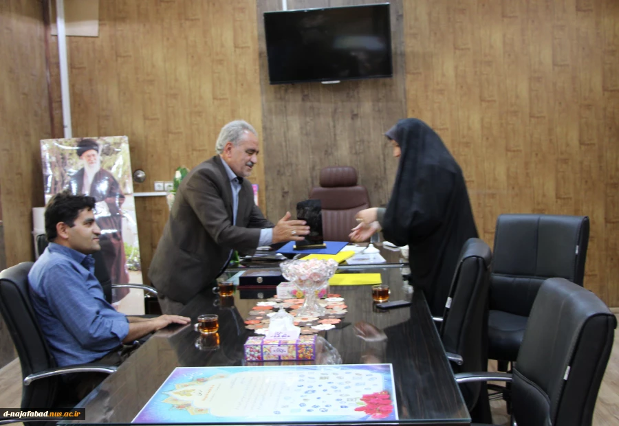 دریافت تقدیر نامه 2