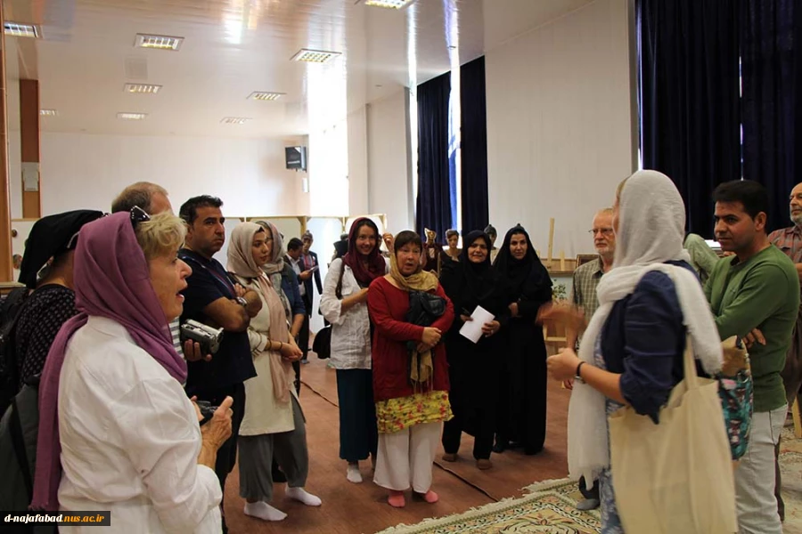 حضور توریستهای آلمانی درآموزشکده دختران نجف آباد  2