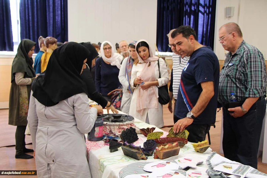 حضور توریستهای آلمانی درآموزشکده دختران نجف آباد  4