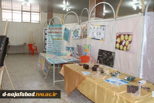 برگزاری نمایشگاه به مناسبت هفته پژوهش در آموزشکده دختران نجف آباد 7