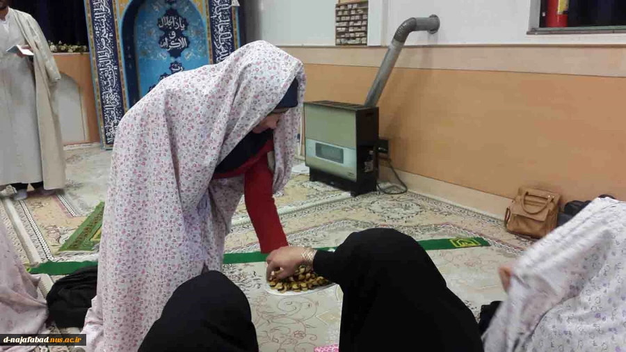 مراسم اختتامیه نماز و جشن میلاد حضرت زینب (س) همراه با اهدا جوایز به برگزیدگان در مسابقات آداب و احکام نماز در نماز خانه دانشکده فنی و حرفه ای دختران نجف آباد برگزار شد. 4