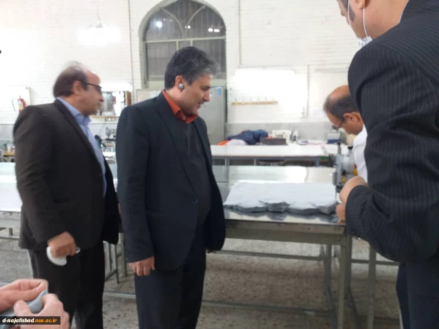دوخت و آماده سازی ماسک دو لایه در آموزشکده فنی و حرفه ای دختران نجف آباد 9