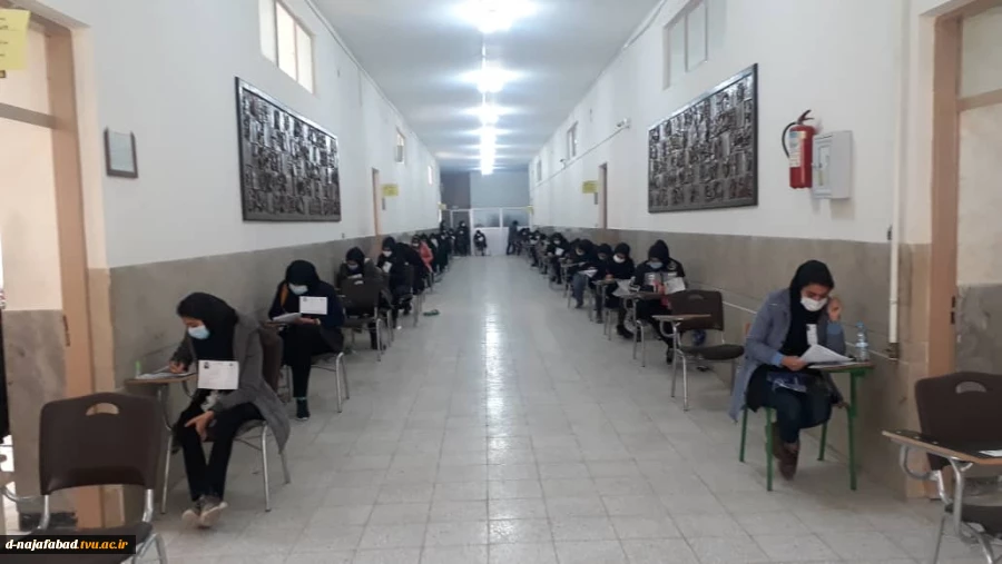 هشتمین آزمون استخدامی متمرکز دستگاه های اجرایی به میزبانی آموزشکده دختران نجف آباد برگزار شد 4