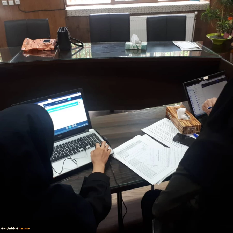 وبینار با موضوع آشنایی بارشته ها کاردانی وکارشناسی در هفته مشاغل  آموزشکده دختران نجف آباد برگزار گردید 4