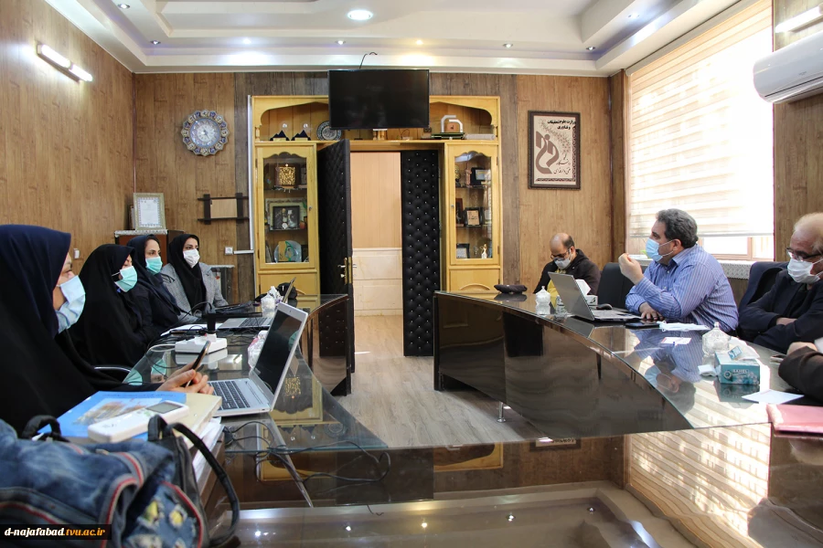 وبیناربا موضوع مرجعیت علمی_اقتدار ملی با حضور پورفسر مرتضی ایزدی در آموزشکده فنی وحرفه ای دختران نجف آباد
