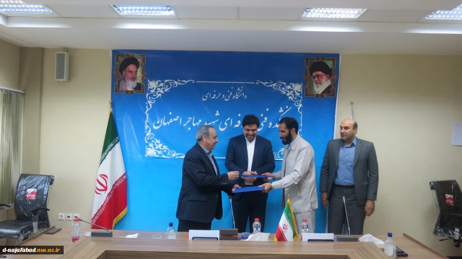 با حضور دکتر خسرویان؛
پژوهشکده شهید عباس دانشگر در دانشکده فنی و حرفه‌ای شهید مهاجر اصفهان افتتاح شد 3