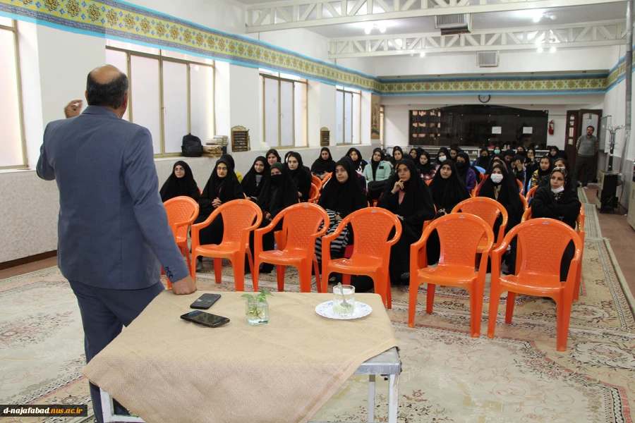 کارگاه آموزشی با موضوع خودشناسی وهویت یابی در آموزشکده دختران نجف آباد  8