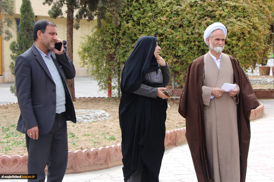 معاون استاندار و فرماندار ویژه شهرستان بهمراه امام جمعه شهر نجف آباد  با ریاست آموزشکده دختران سمیه دیدار و گفتگو نمودند  8