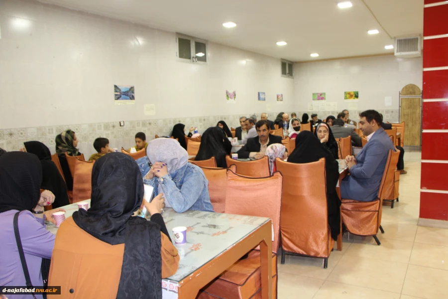 آیین تجلیل از پیشکسوتان بازنشسته وهمکاران گرامی  بهمراه ضیافت افطاری در آموزشکده فنی وحرفه ای دختران نجف آباد برگزار گردید 8