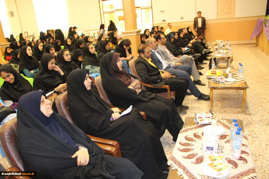 نشست دانش افزایی با موضوع مباحث حقوقی،فضای مجازی ،آسیبهای اجتماعی وپیش گیری از جرم در راستای جهاد تبیین  درسالن اجتماعات آموزشکده دختران سمیه نجف آباد برگزار شد. 10