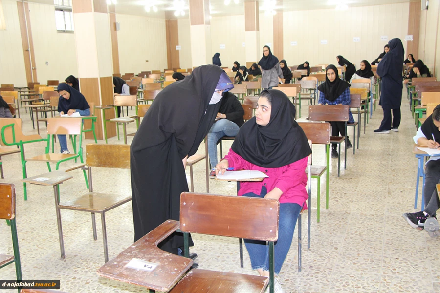 بازدید ونظارت ارزیابی ناظرین دانشگاه فنی وحرفه ای مبنی بر نحوه برگزاری امتحانات پایان ترم ازآموزشکده دختران نجف آباد  5