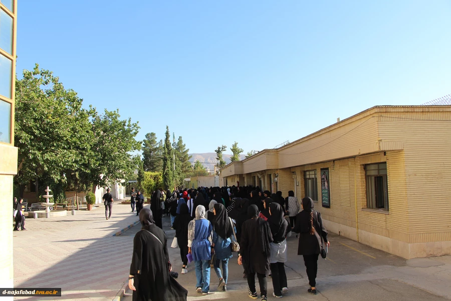 بازدید دانش آموزان هنرستانی تحت پوشش کمیته امداد استان اصفهان از آموزشکده فنی وحرفه ای دختران نجف آباد« سمیه» 4