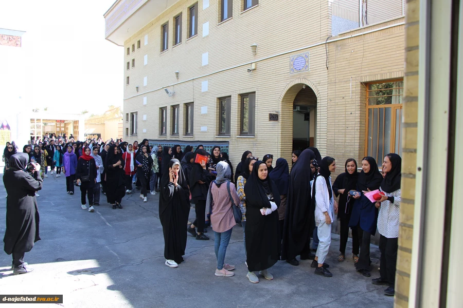 بازدید دانش آموزان هنرستانی تحت پوشش کمیته امداد استان اصفهان از آموزشکده فنی وحرفه ای دختران نجف آباد« سمیه» 5