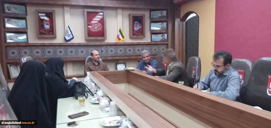 دیدار با با نماینده مردم شهرستانهای نجف آباد و تیران وکرون  در مجلس شورای اسلامی  3