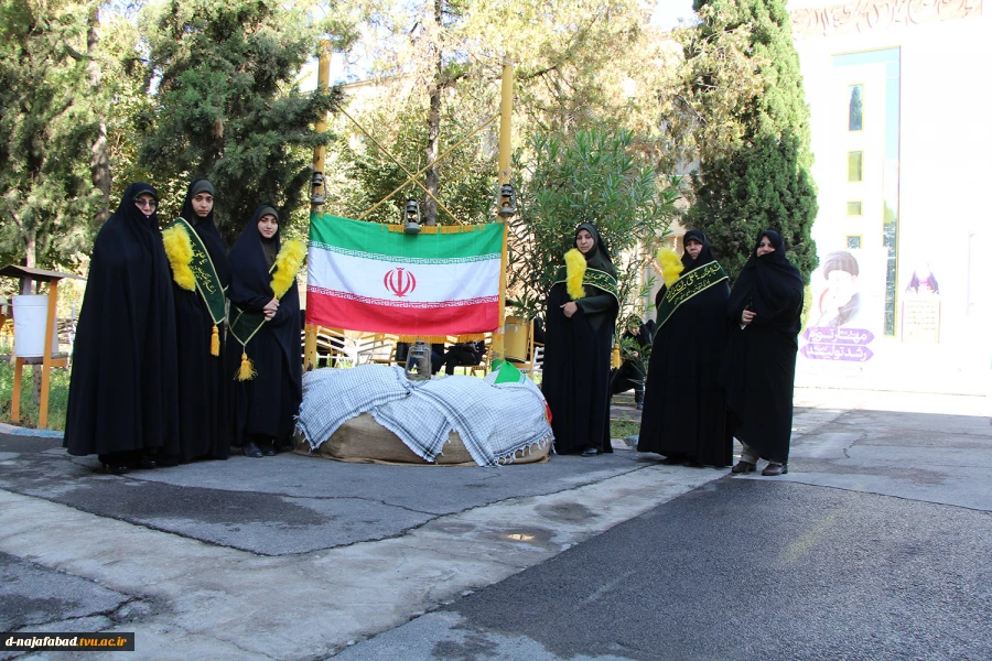 آیین بازگشایی دانشگاه ها واستقبال از دانشجویان با حضورخادم یاران حرم رضوی در آموزشکده دختران نجف آباد برگزار شد  3