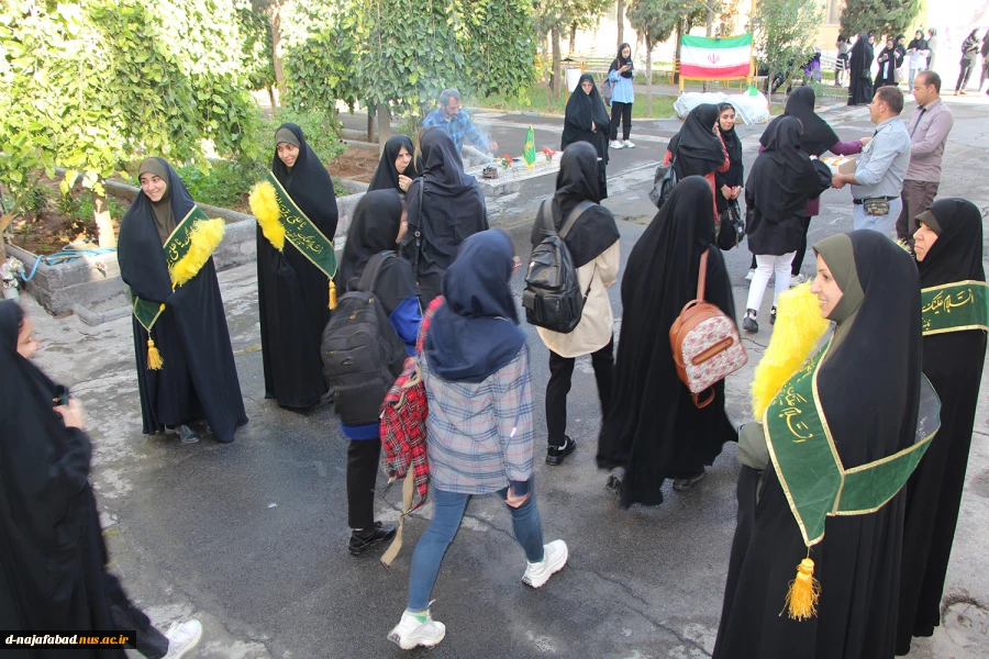 آیین بازگشایی دانشگاه ها واستقبال از دانشجویان با حضورخادم یاران حرم رضوی در آموزشکده دختران نجف آباد برگزار شد  8