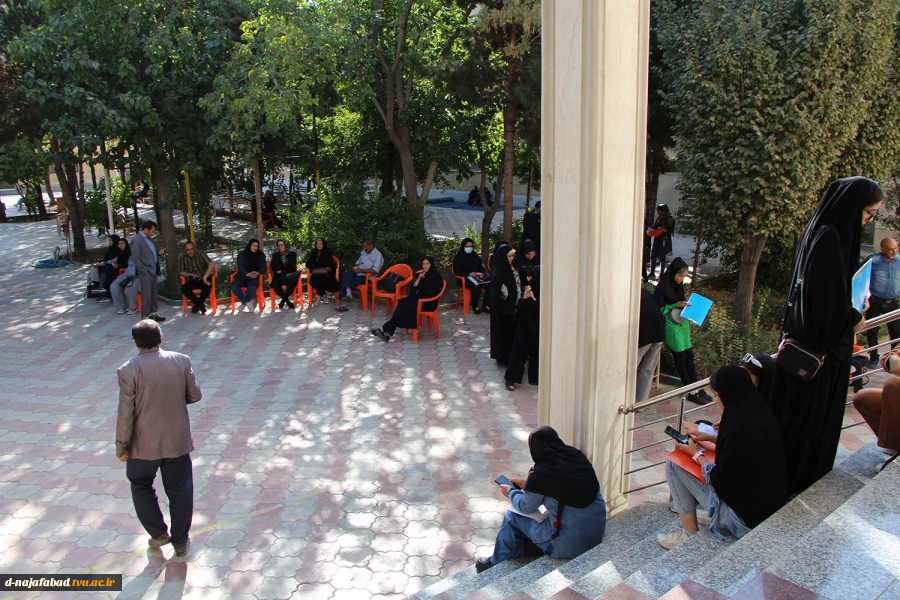 ثبت نام  پذیرفته شدگان مقطع کاردانی و کارشناسی سال 1403/1402 در آموزشکده فنی وحرفه ای دختران نجف آباد 2