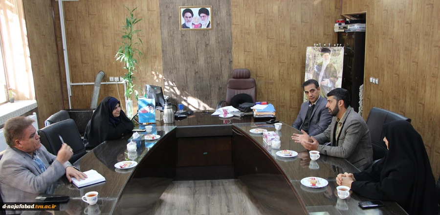 دیدار رییس اداره ورزش جوانان شهرستان وهمراهان با ریاست آموزشکده دختران نجف آباد 
 2
