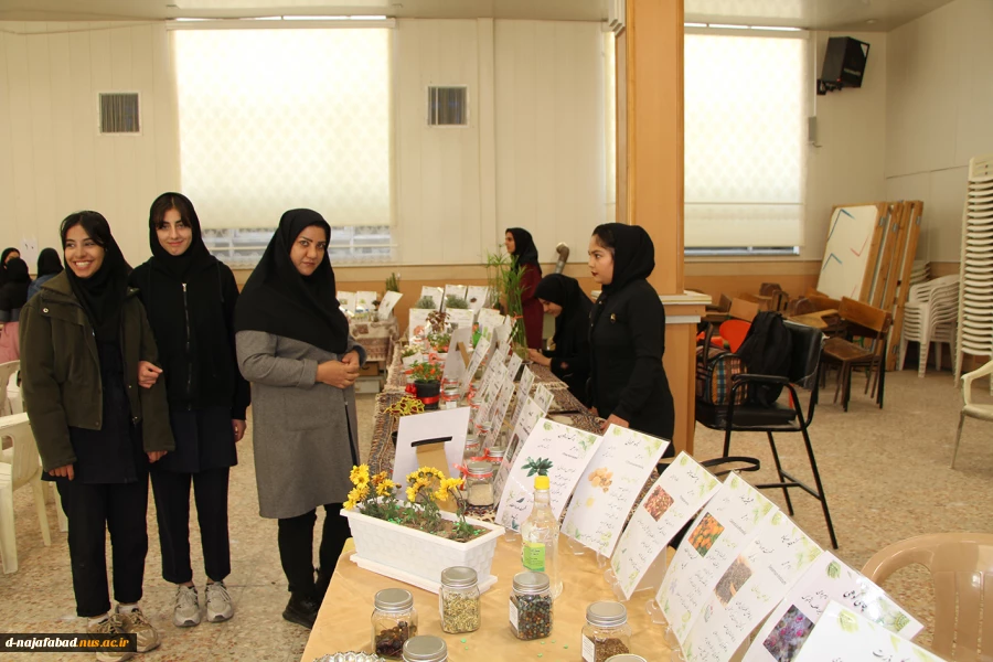بازدید دانش آموزان هنرستان کارودانش شهیدان کمالی یزدانشهر از نمایشگاه گیاهان دارویی آموزشکده ملی مهارت دختران نجف آباد   6
