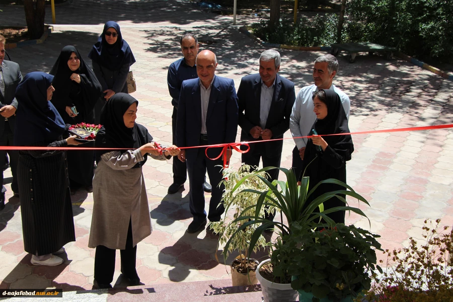 افتتاح نمایشگاه گل وگیاهان دارویی در آموزشکده ملی مهارت دختران نجف آباد  4