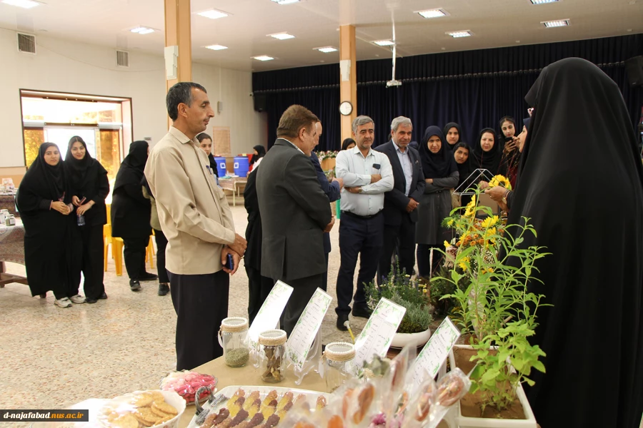 افتتاح نمایشگاه گل وگیاهان دارویی در آموزشکده ملی مهارت دختران نجف آباد  8