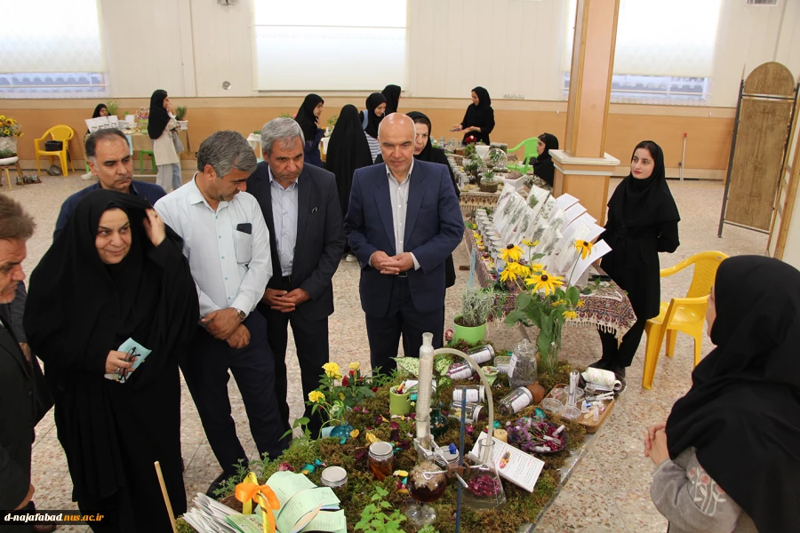 افتتاح نمایشگاه گل وگیاهان دارویی در آموزشکده ملی مهارت دختران نجف آباد  11