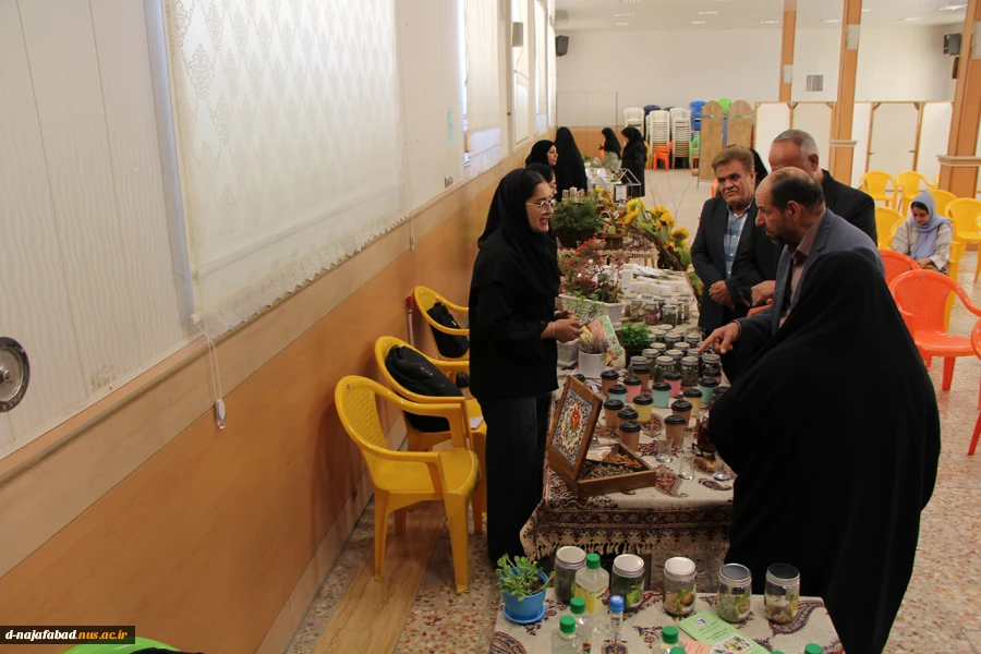 بازدیداعضای شورای شهر نجف آباد ودهیارحاجی آباد از نمایشگاه گیاهان دارویی آموزشکده ملی مهارت دختران نجف آباد« سمیه»  9