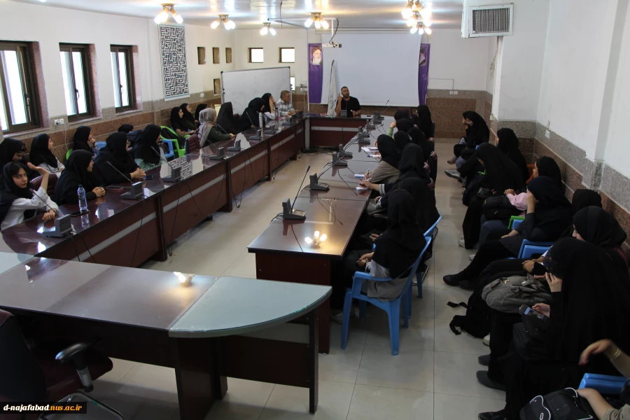کارگاه آموزشی کارآفرینی با حضور دکتر ناصر سادات ، کارآفرین برتر کشور در سالن کنفرانس آموزشکده برگزار شد 4
